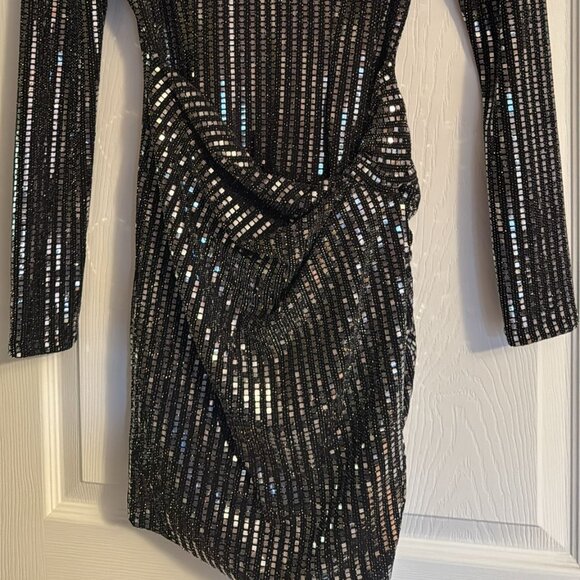 ASTR Cocktail Dress - Stunning Black and Silver Long-Sleeve Mini Dress - Picture 5 of 5